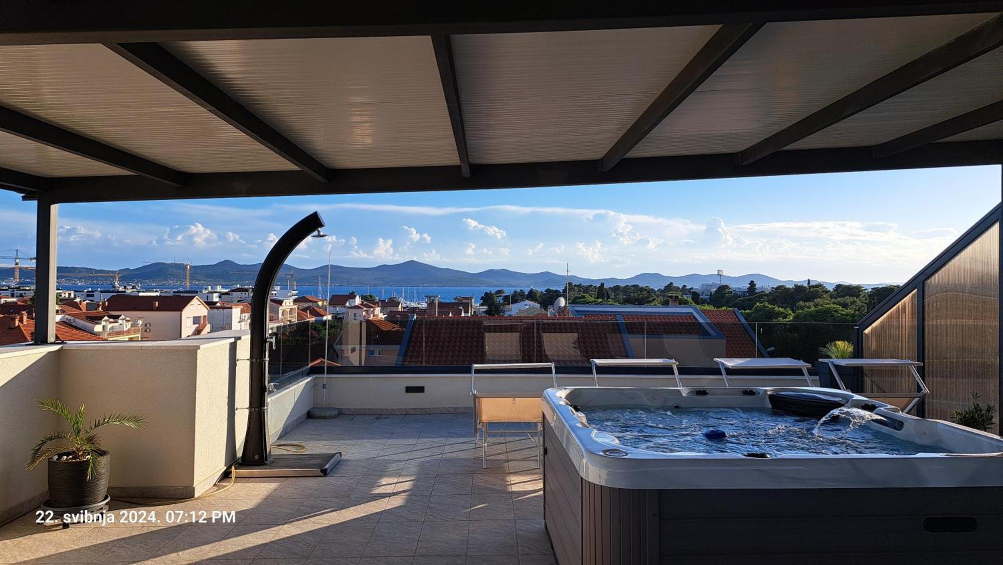 Bruno - Luxury Penthouse With Jacuzzi Appartamento Zara